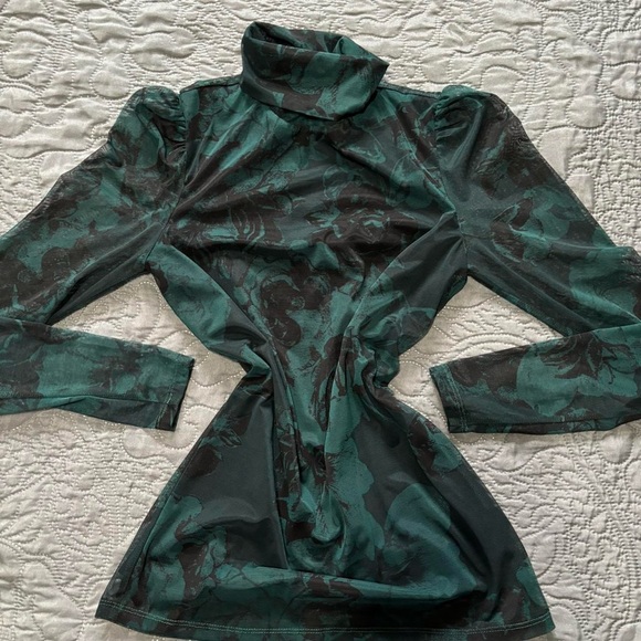 RW & CO MOCK NECK MESH TOP - Picture 2 of 2